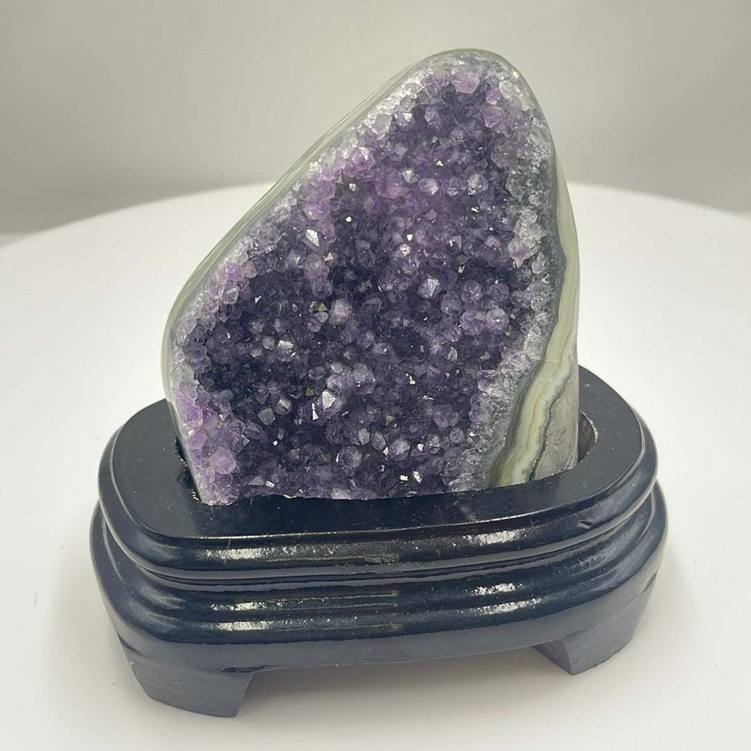 Amethyst gemstone 366