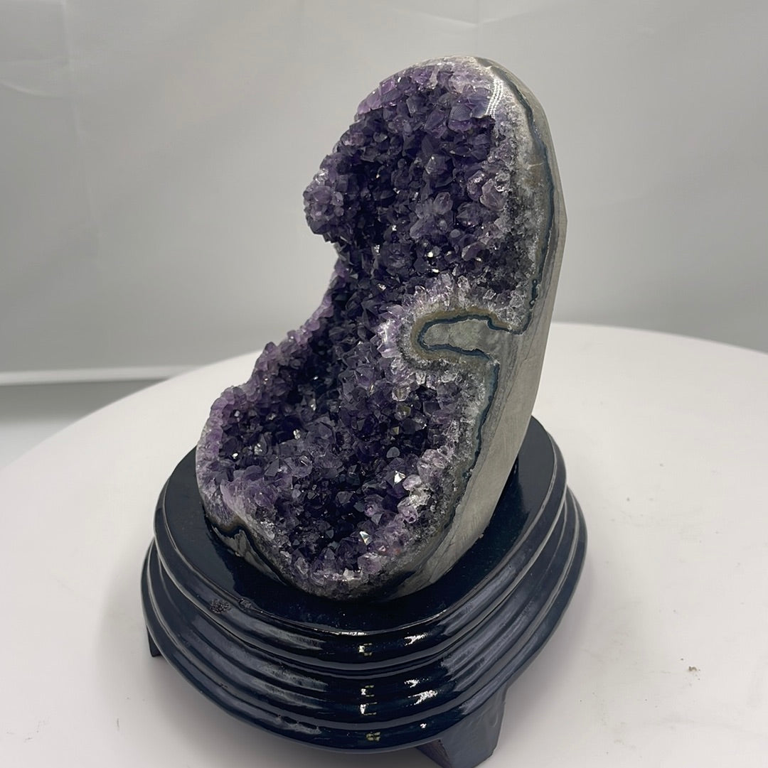 Amethyst gemstone 371