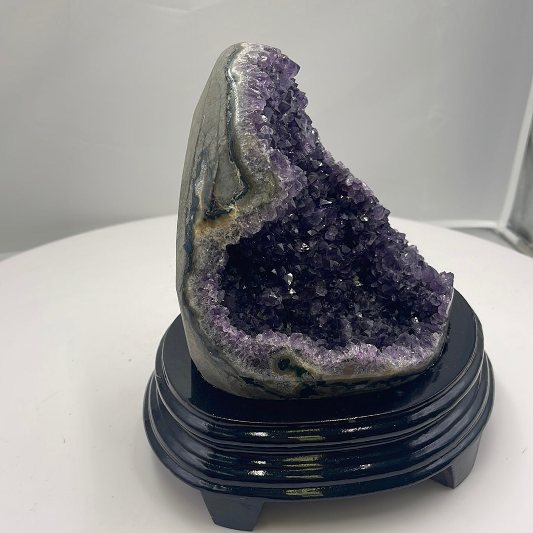 Amethyst gemstone 371